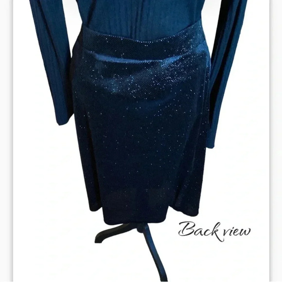 🎉 Ready for New Year’s? Here’s one for you! 🎉
BIN #5 - Picture 3 of 7